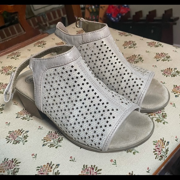 GUC Wonder Nation Heeled open toed Sandals - Picture 2 of 8